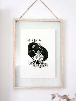 הדפס ילדה וציפורים במסגרת / L