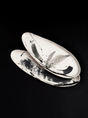 מגש אירוח שחור-לבן / L